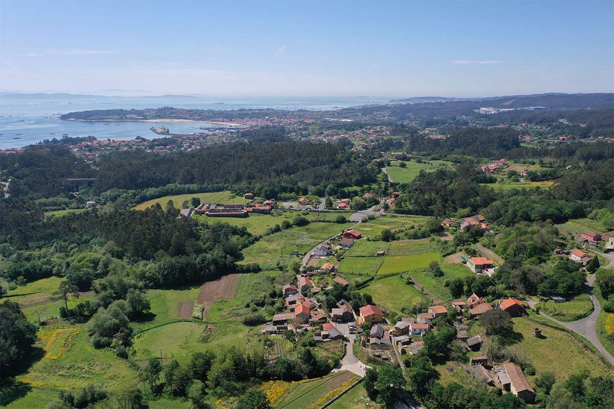 Vista (parcial) da parroquia de san Isidoro de Posmarcos